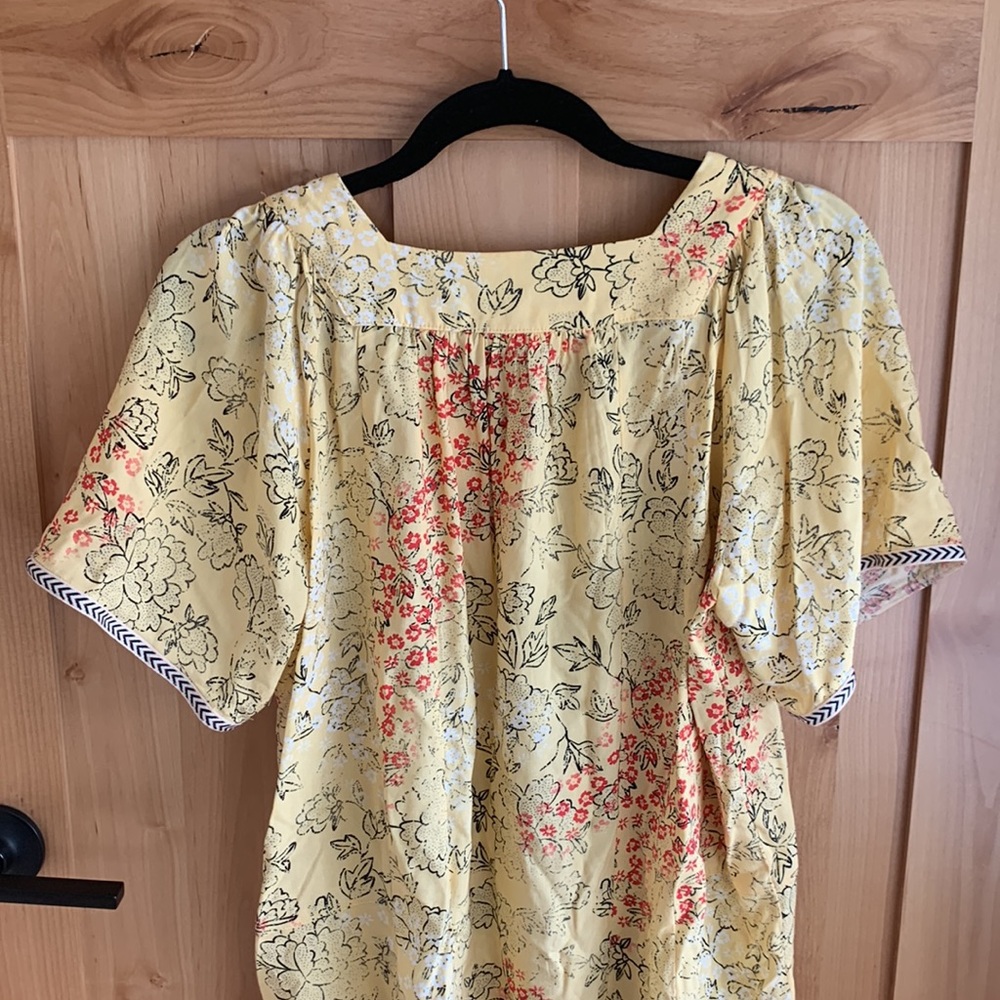Embroidered blouse. - Picture 5 of 5